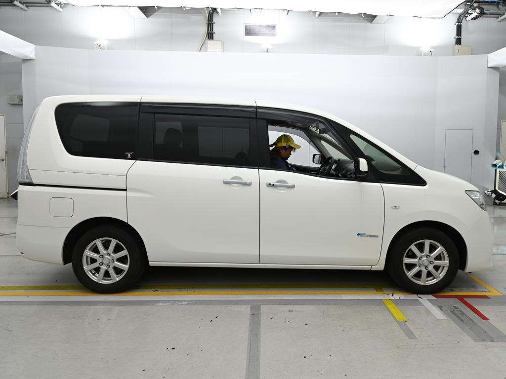 2012 Nissan Serena 20X S-ハイブリッド auction photo 3