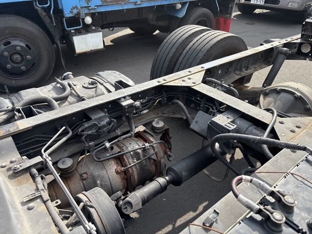2011 Isuzu Elf シャーシ auction photo 18