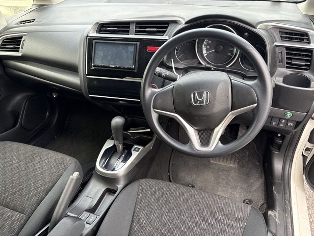 2016 Honda Fit Fパッケージ COMFORT EDIT auction photo 4