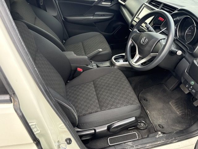 2016 Honda Fit Fパッケージ COMFORT EDIT auction photo 8