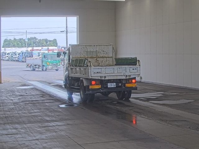 2011 Isuzu Forward ダンプ auction photo 2