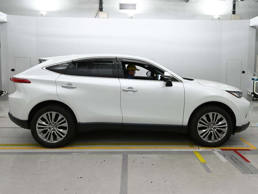 2023 Toyota Harrier Z auction photo 3