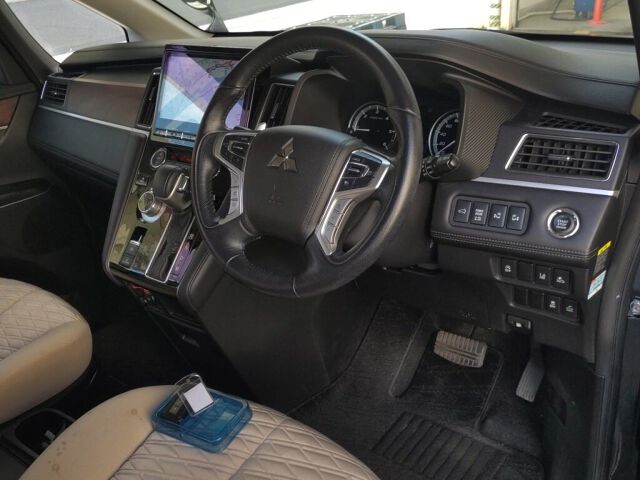 2019 Mitsubishi Delica D:5 G Power Package 4WD auction photo 3