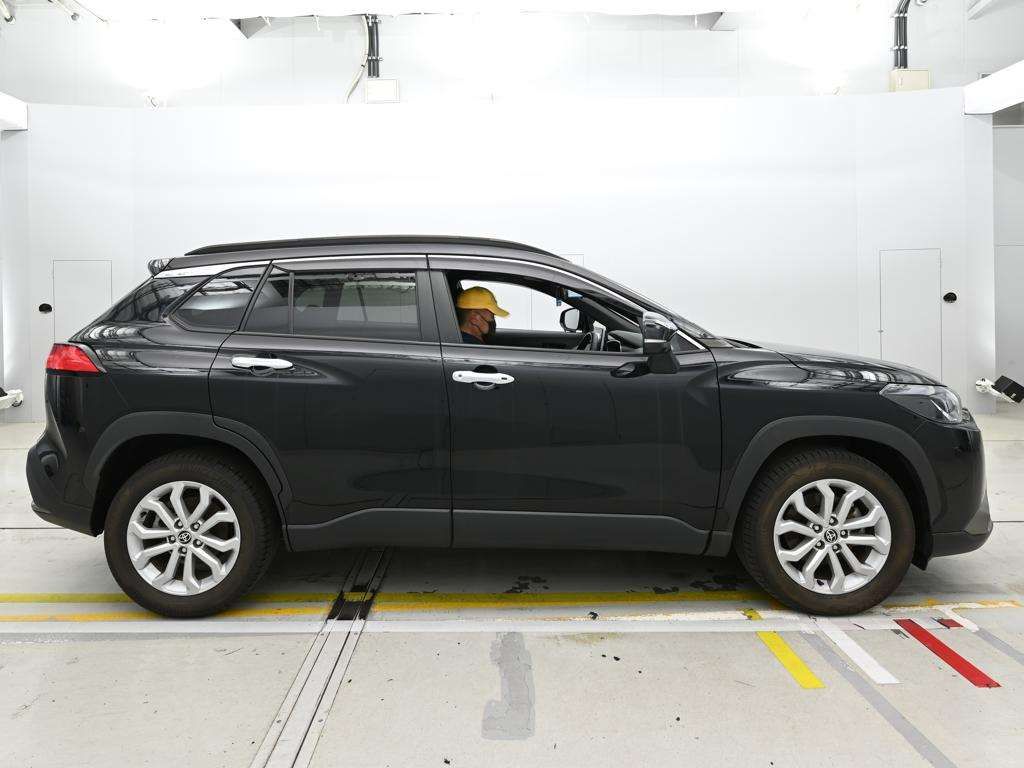 2023 Toyota Corolla Cross S auction photo 3