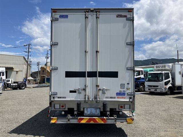 2016 Isuzu ウィング auction photo 3