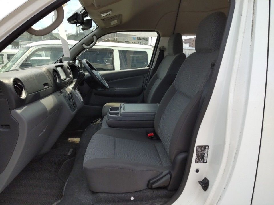 2015 Nissan NV350 Caravan auction photo 16
