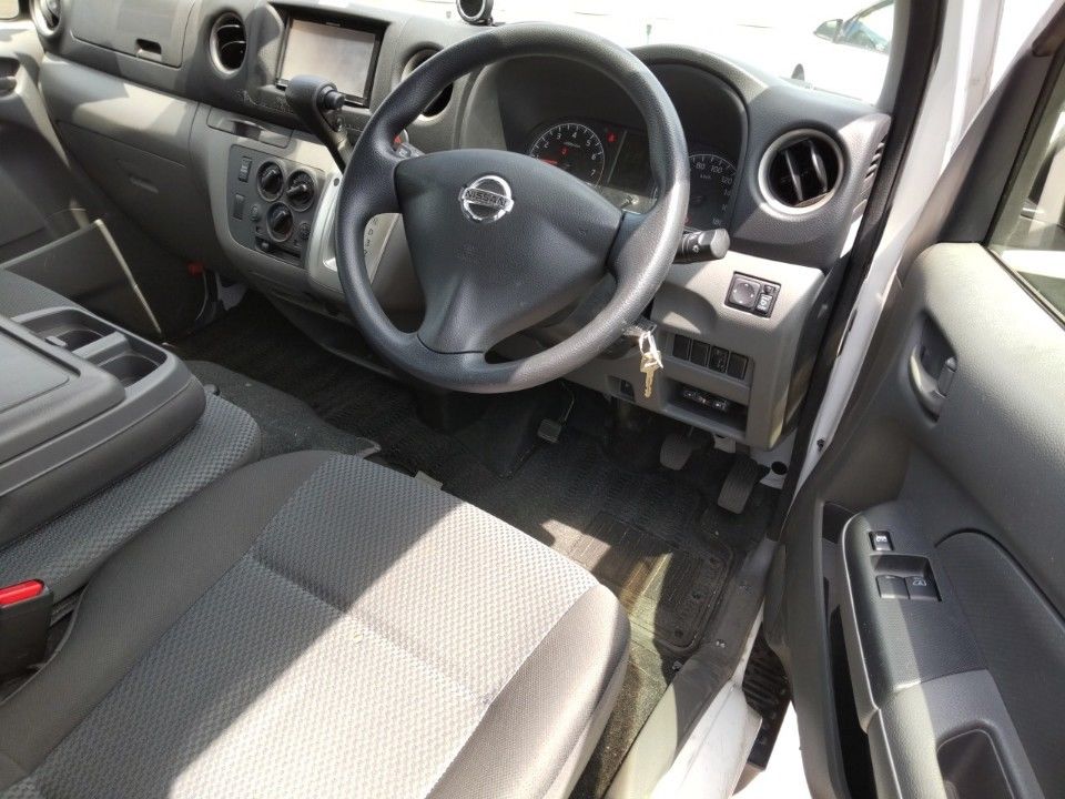 2015 Nissan NV350 Caravan auction photo 3