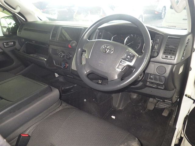 2023 Toyota Hiace Long DX auction photo 3
