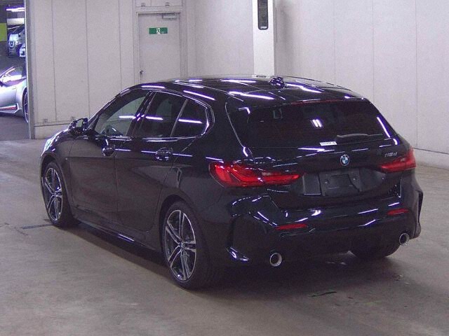 2021 BMW 1 Series 118D M Sport auction photo 2