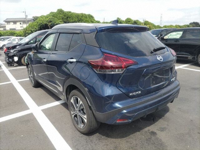 2023 Nissan Kicks X FOUR 4WD auction photo 2