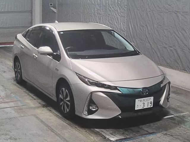 2017 Toyota Prius PHEV SナビPKG auction photo 6