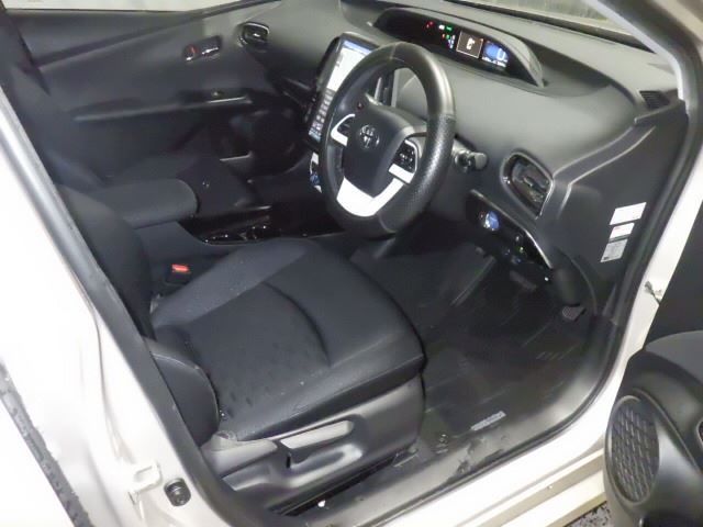 2017 Toyota Prius PHEV SナビPKG auction photo 3