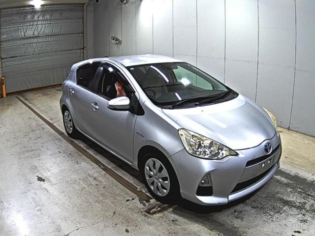 2013 Toyota Aqua S Japan auction vehicle