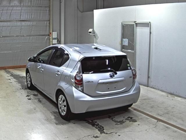 2013 Toyota Aqua S auction photo 2