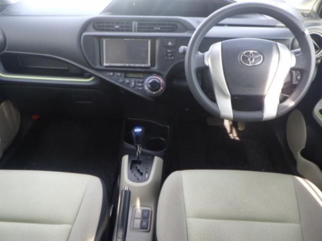 2013 Toyota Aqua S auction photo 3