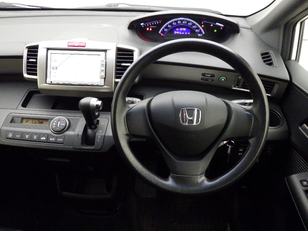 2012 Honda Freed Spike G Just Selection auction photo 3