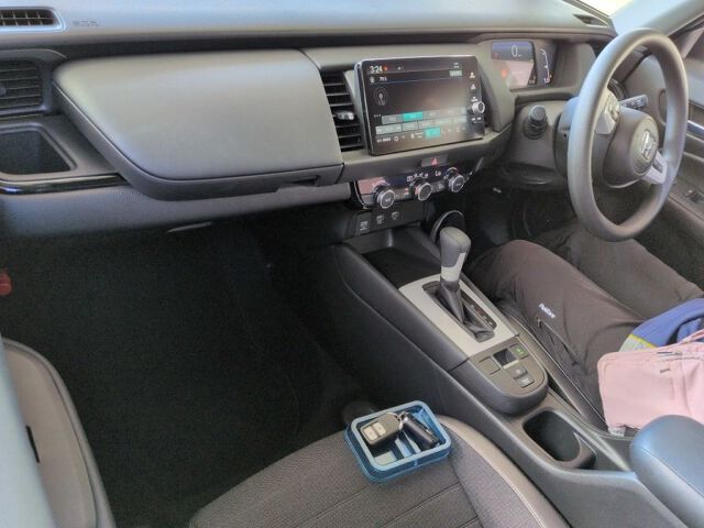 2024 Honda Fit EHEVクロスター 4WD auction photo 3
