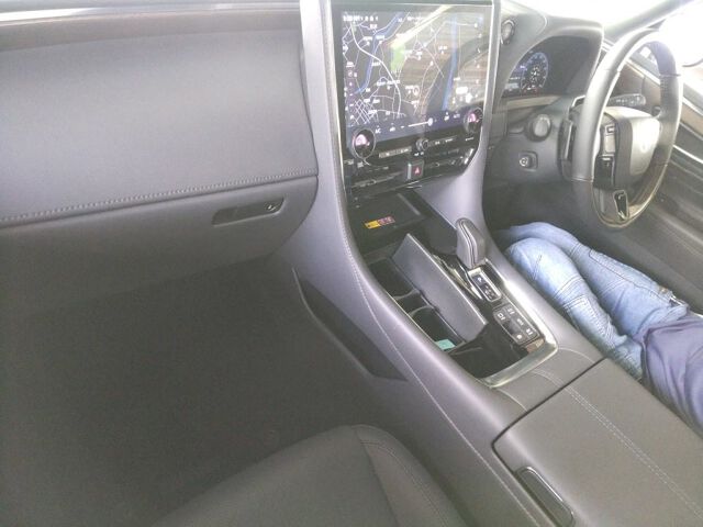 2025 Toyota Vellfire Executive Lounge auction photo 3