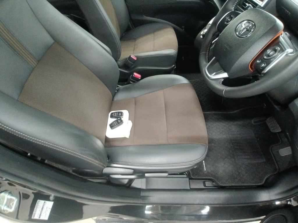 2021 Toyota Sienta ハイブリッドファンベースG クエロ auction photo 10