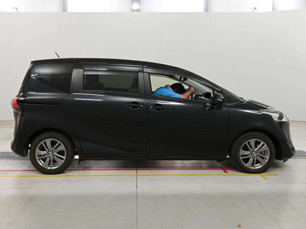 2021 Toyota Sienta ハイブリッドファンベースG クエロ auction photo 3