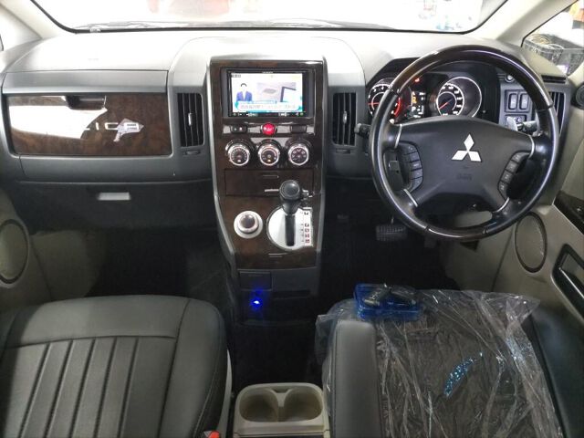 2015 Mitsubishi Delica D:5 G Power Package 4WD auction photo 3