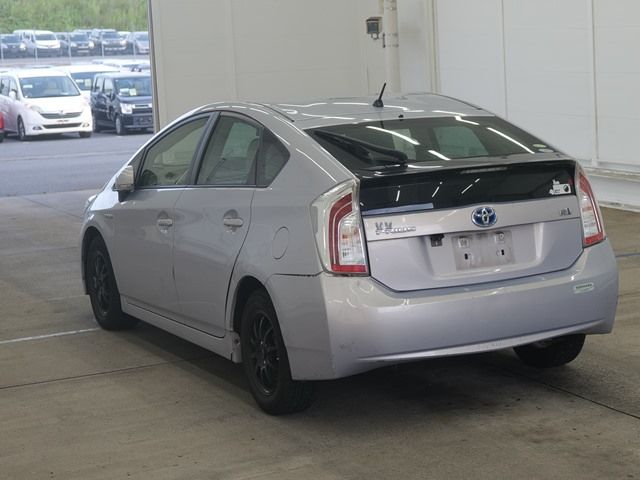 2014 Toyota Prius S auction photo 2