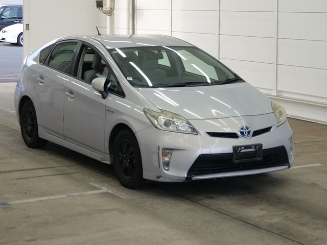 2014 Toyota Prius S Japan auction vehicle