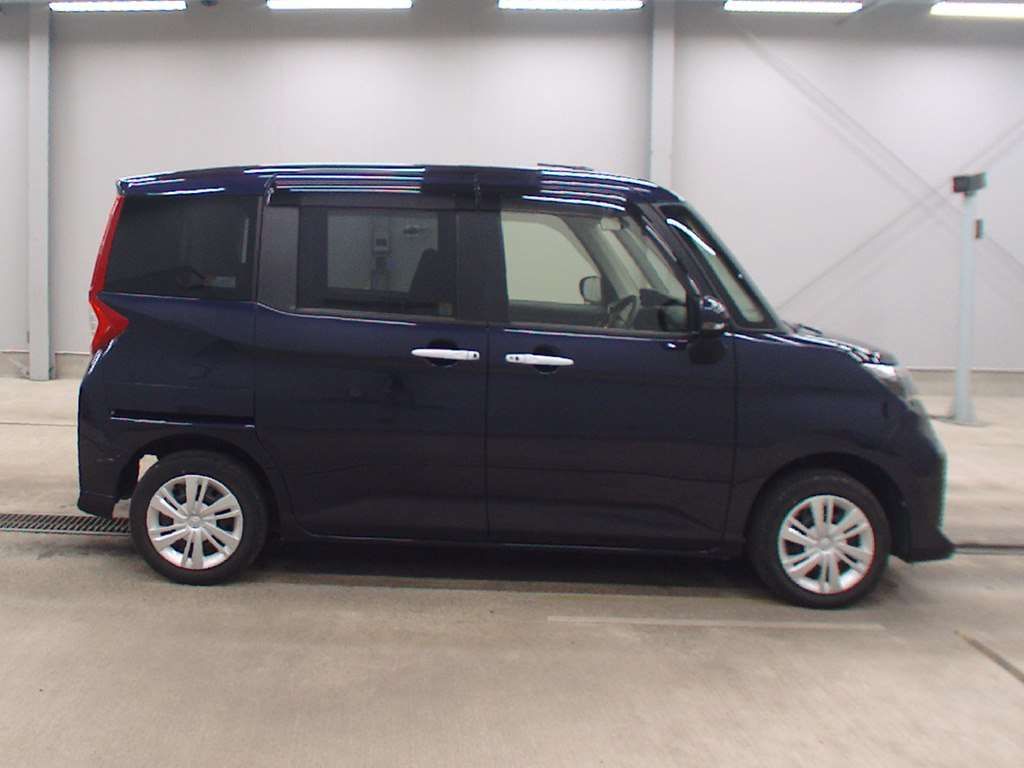 2022 Toyota Roomy G 4WD auction photo 3