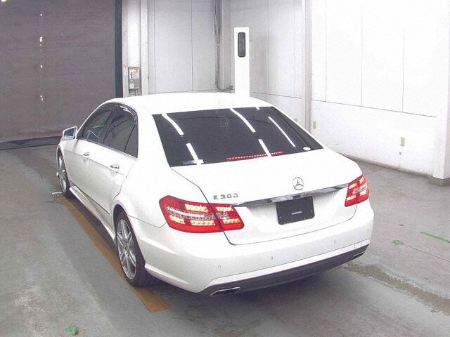 2013 Mercedes-Benz E-Class E300BエフAG RSP auction photo 2