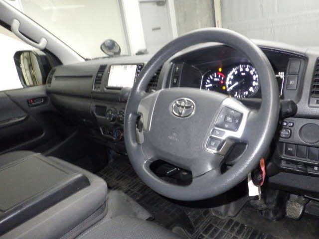 2021 Toyota ハイエースV 4WD DX GL Package 1 ton 9-person auction photo 3