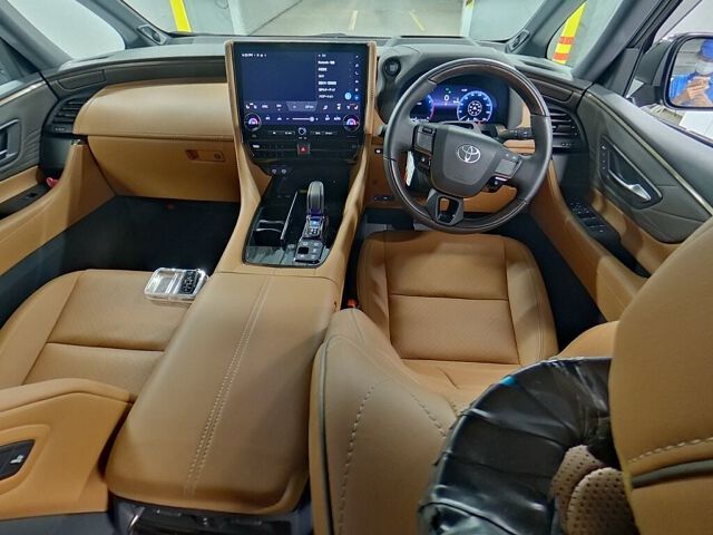 2025 Toyota Vellfire Z Premier auction photo 3