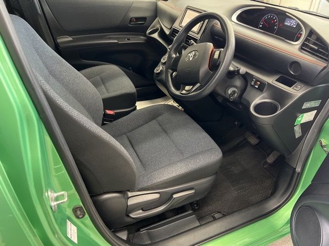 2016 Toyota Sienta ワゴン X auction photo 4