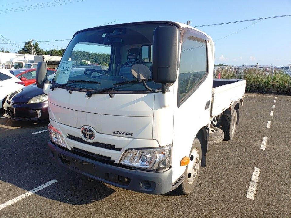 Japan Auction Vehicles 21 2021 Toyota Dyna auction photo