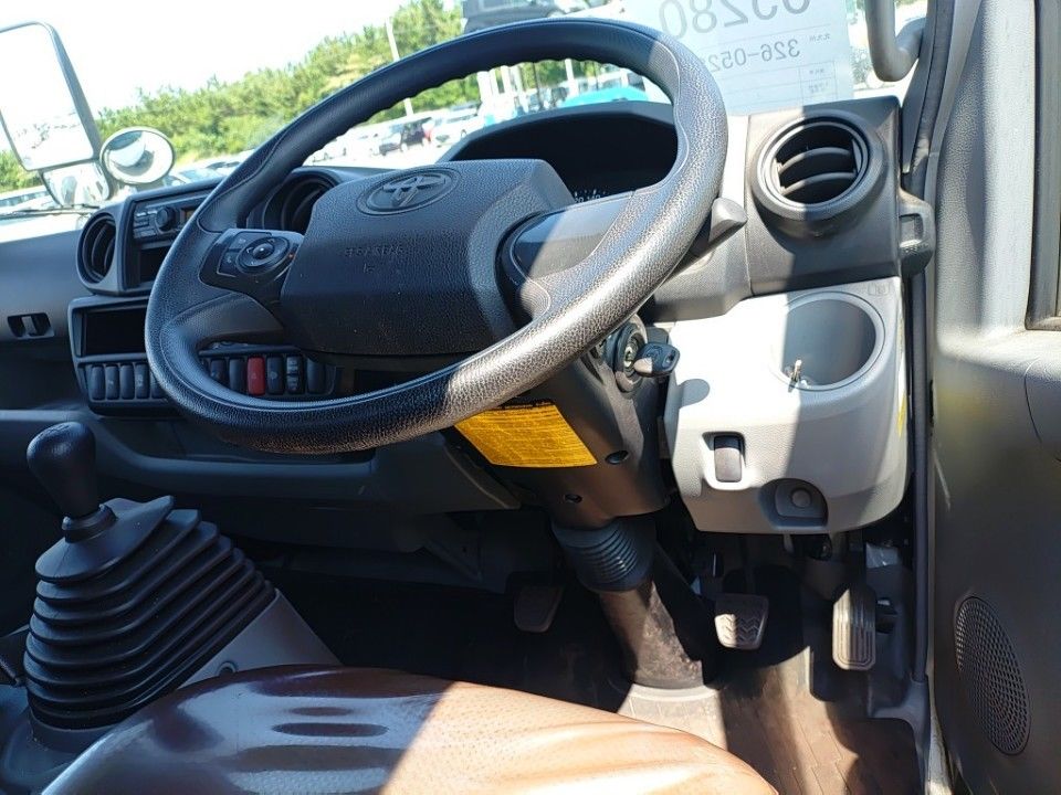 2021 Toyota Dyna auction photo 3