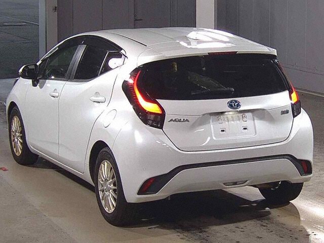 2022 Toyota Aqua Z auction photo 2