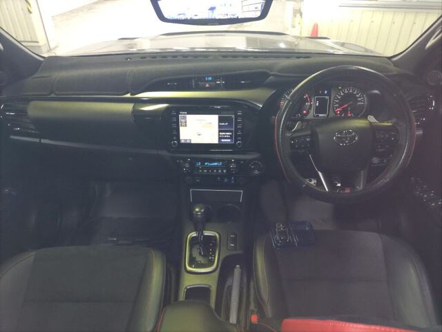 2024 Toyota Hilux Z GR Sport 4WD auction photo 3