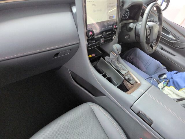 2024 Toyota Alphard Z auction photo 3