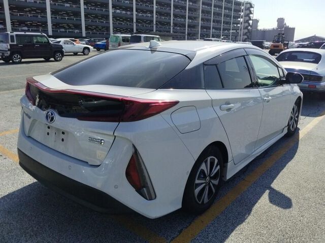 2018 Toyota Prius PHEV A auction photo 5