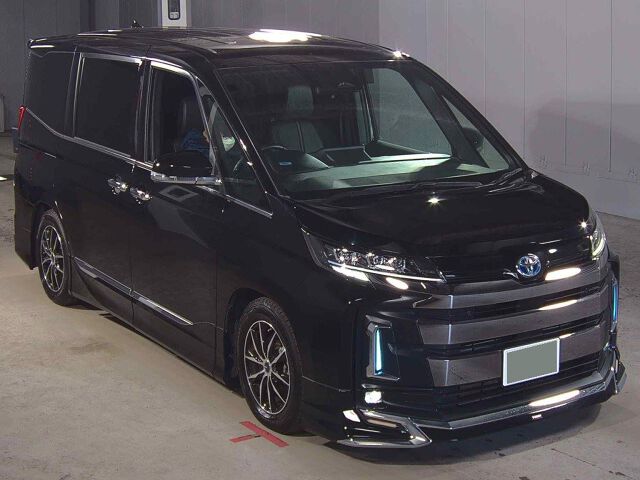 Japan Auction Vehicles 8 2023 Toyota Noah Hybrid S-Z auction photo