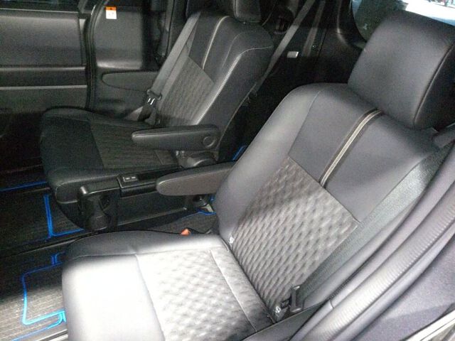 2023 Toyota Noah Hybrid S-Z auction photo 6