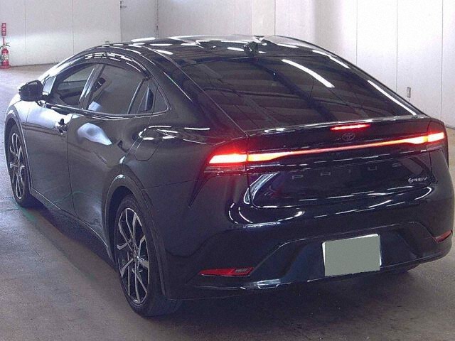 2024 Toyota Prius PHEV Z auction photo 2