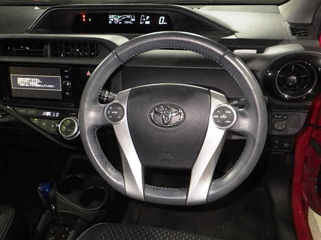2016 Toyota Aqua Xアーバン auction photo 8