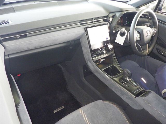 2025 Lexus LBX cool auction photo 3