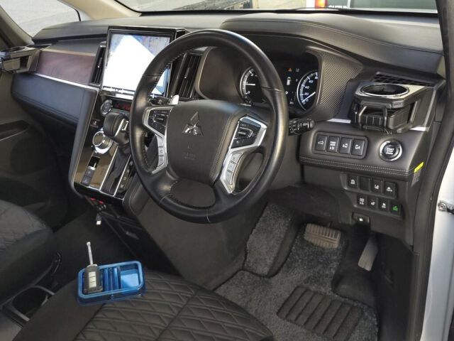 2021 Mitsubishi Delica D:5 P 4WD auction photo 3