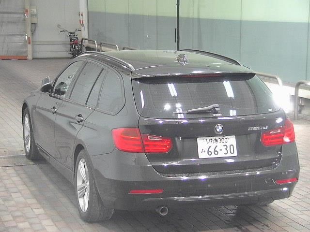 2012 BMW 3 Series 320dツーリングスポーツ auction photo 2