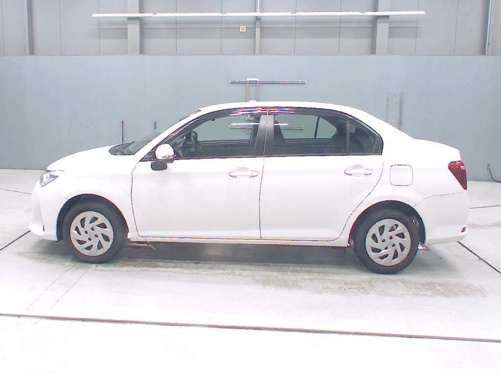 2021 Toyota Corolla Axio EX auction photo 4