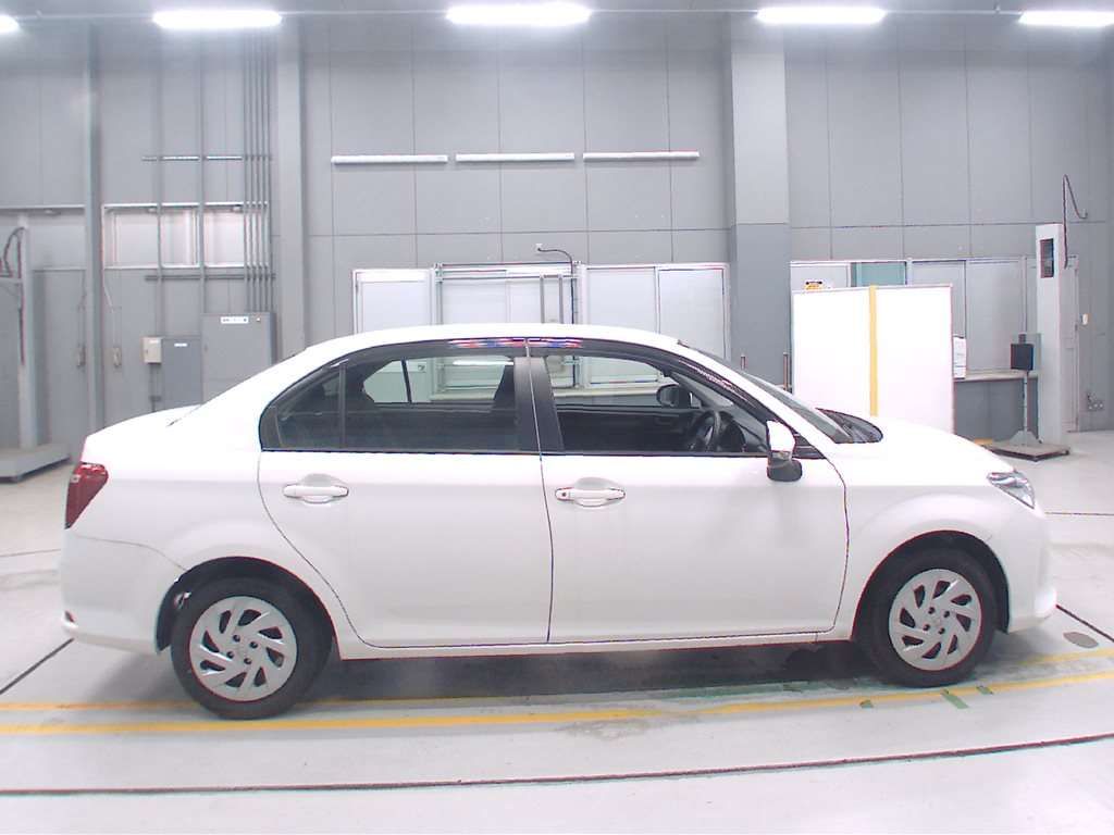 2021 Toyota Corolla Axio EX auction photo 3