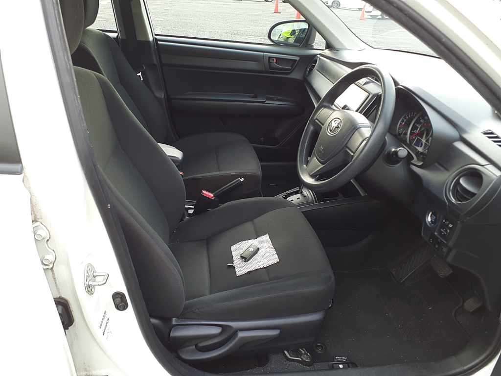 2021 Toyota Corolla Axio EX auction photo 8