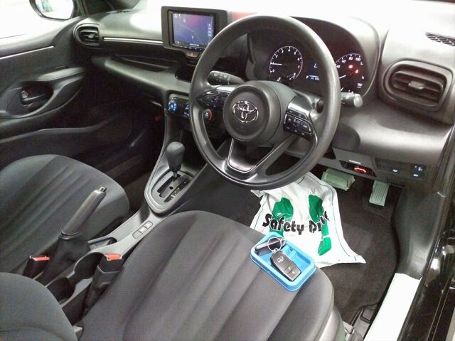 2023 Toyota Yaris X 4WD auction photo 3
