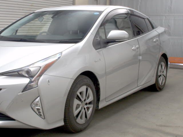 2016 Toyota Prius Aプレミアム auction photo 4